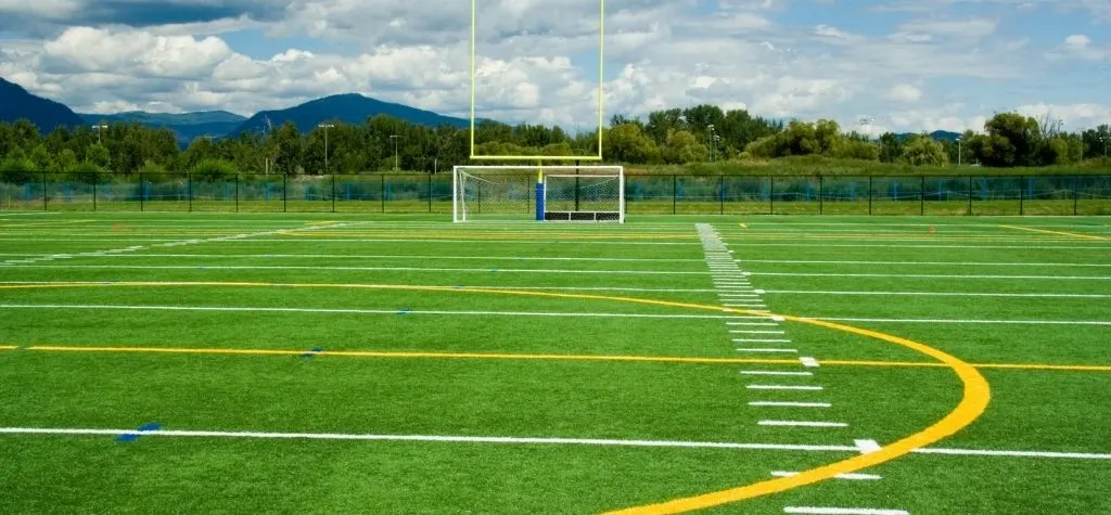 Caring for artificial turf to improve lawn longevity