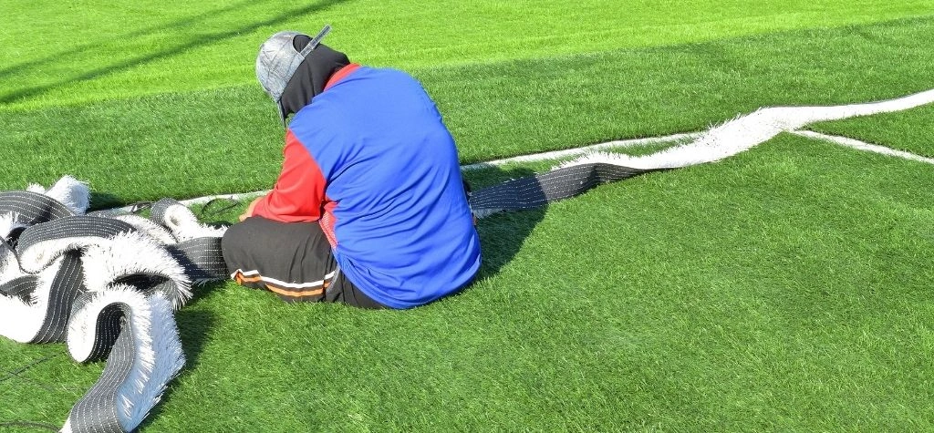 Repairing damaged artificial turf lawn