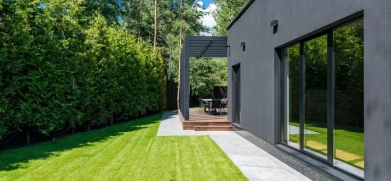 Understanding the Fire-Resistant Properties of Modern Synthetic Grass